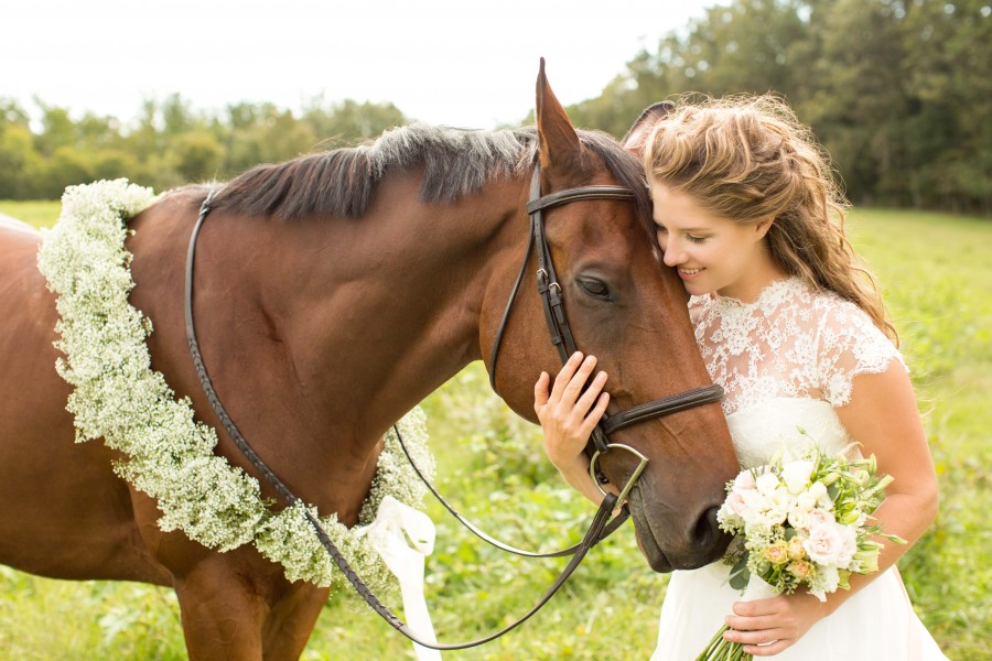 Easy Weddings Wedding Pets 1